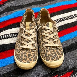 Vintage Austin leopard print slip ons.
